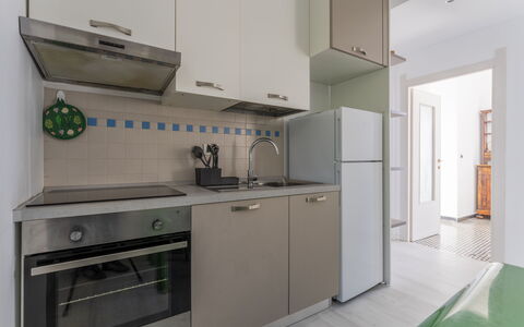 A Due Passi da Camogli 2, Seaview, Wifi: Cabinetry, Building, Kitchen Appliance, Kitchen Stove, Countertop, Kitchen, Home Appliance, Cooktop, Interior Design, Stove