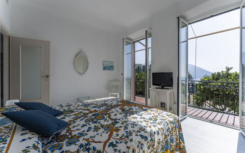 A Due Passi da Camogli 2, Seaview, Wifi: Building, Property, Furniture, Plant, Azure, Comfort, Wood, Textile, Interior Design, House
