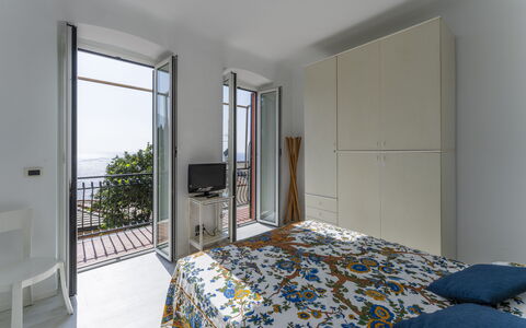 A Due Passi da Camogli 2, Seaview, Wifi: Furniture, Building, Comfort, Azure, Wood, Shade, Bed, Interior Design, Floor