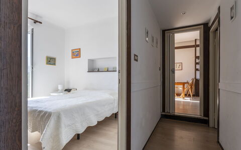 A Due Passi da Camogli, Seaview with Terrace, Wifi: Wood, Door, Floor, Building, Flooring, Real Estate, Hardwood, Comfort, Shade