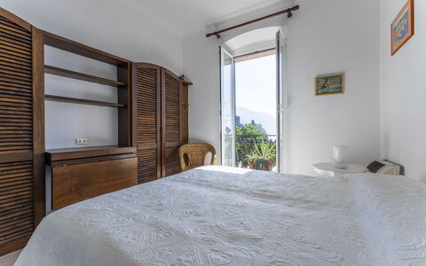 A Due Passi da Camogli, Seaview with Terrace, Wifi: Property, Furniture, Comfort, Window, Wood, Bed, Shade, Floor, Building
