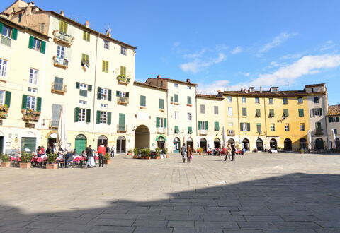 Casa Toto: Town Square, Town, City, Public Space, Human Settlement, Neighbourhood, Building, Plaza, Mixed-Use, Urban Design