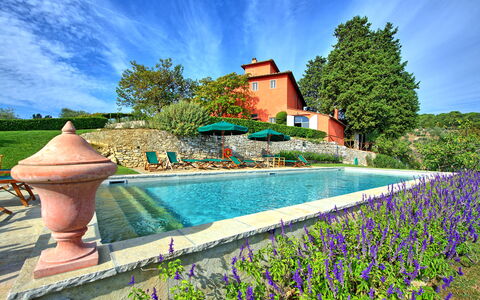 Villa Cona: Sky, Cloud, Water, Plant, Daytime, Property, Green, Light, Nature, Blue