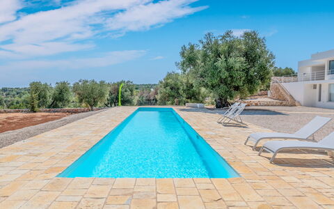 Casa Di Veronica: Water, Cloud, Sky, Daytime, Building, Blue, Azure, Plant, Road Surface, Swimming Pool