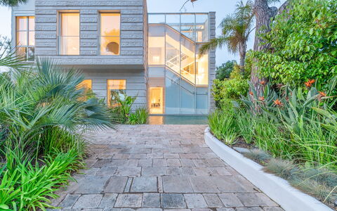 Villa Clementina: Plant, Building, Window, Door, Tree, Architecture, Land Lot, Road Surface, House, Neighbourhood