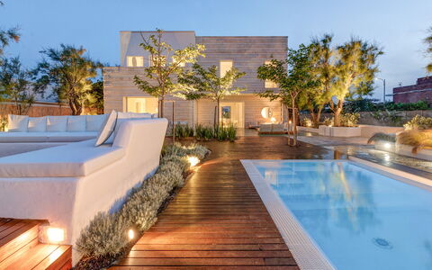 Villa Clementina: Water, Sky, Daytime, Plant, Azure, Building, Tree, Interior Design, Architecture, Residential Area