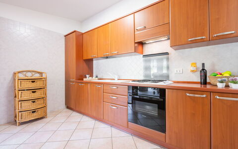 Domus Ema: Cabinetry, Property, Countertop, White, Building, Kitchen, Kitchen Appliance, Wood, Interior Design, Home Appliance