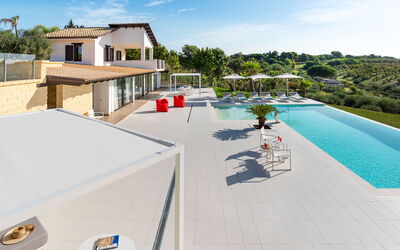Villa Agrigenta - Ribera, Sicilia: Sky, Building, Property, Water, Cloud, Tree, Swimming Pool, Outdoor Furniture, Urban Design, Shade