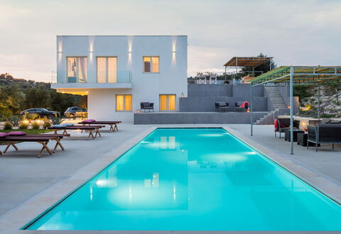 Casabella - Avola, Sicilia: Water, Sky, Property, Swimming Pool, Building, Cloud, Window, Azure, Outdoor Furniture, Shade
