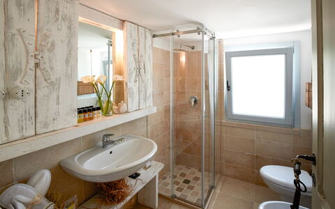 Masseria Lamacerase: Mirror, Plumbing Fixture, Tap, Sink, Property, Bathroom Sink, Bathroom, Plant, Building