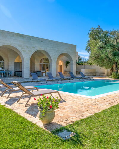 Tenuta Palù: Plant, Property, Sky, Water, Azure, Tree, Swimming Pool, Building, Shade, Landscape