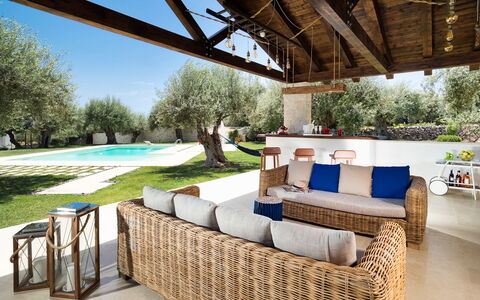 Corte Carrubo - Rosolini, Sicilia: Plant, Property, Couch, Sky, Shade, Building, Table, Tree, Interior Design, Architecture