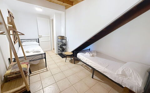 Eucalipto: Bedroom, Floor, Flooring, Bed, Bed Sheet, Bedding, Furniture, Bed Frame, Interior Design