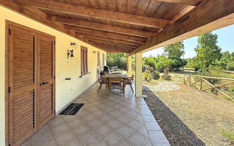 Eucalipto: Wood, Flooring, Door, Porch, Shade, Cottage, Wood Stain, Estate, Hardwood, Outdoor Structure