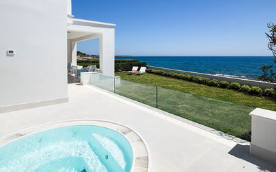 Mariposa - Fontane Bianche, Sicilia: Water, Sky, Property, Building, Azure, Plant, Swimming Pool, Shade, Leisure, Aqua