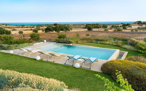 Splendida - Modica, Sicilia: Plant, Sky, Building, Water, Swimming Pool, Azure, Tree, Natural Landscape, Land Lot, Rectangle