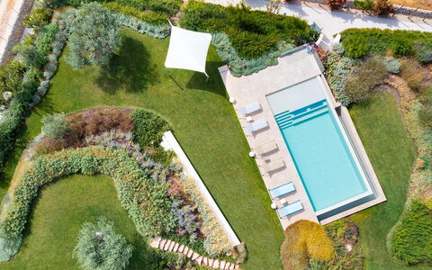 Splendida - Modica, Sicilia: Plant, Property, Green, Botany, Natural Landscape, Vegetation, Land Lot, Urban Design, Grass, Biome