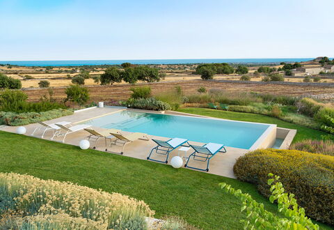 Splendida - Modica, Sicilia: Plant, Sky, Building, Water, Swimming Pool, Azure, Tree, Natural Landscape, Land Lot, Rectangle