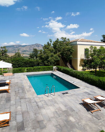 Villa Tranquilla - Randazzo, Sicilia: Sky, Cloud, Plant, Water, Property, Swimming Pool, Azure, Tree, Outdoor Furniture, Umbrella