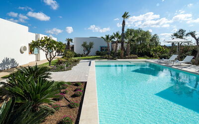 Villa Chiara - Paceco, Sicilia: Water, Cloud, Sky, Plant, Swimming Pool, Azure, Tree, Arecales, Residential Area, Leisure