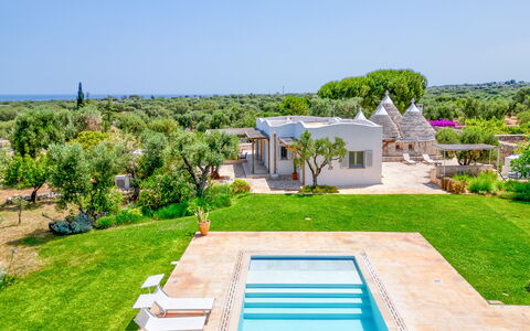 Villa Del Capitolo Con Trullo: Sky, Plant, Property, Building, Nature, Azure, Tree, Architecture, Grass, Water