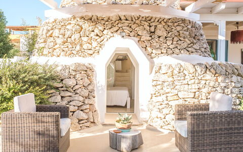Villa Trullo - Torricella, Puglia: Property, Plant, Interior Design, Building, Sky, Brick, Wall, Real Estate, Landscape, Stone Wall