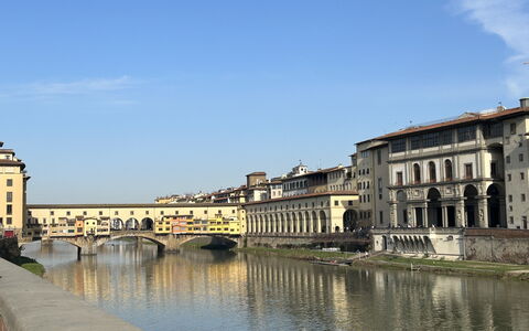 Lucy Florence Charming Modern Apartment Near Piazz: Water, Water Resources, Body Of Water, Waterway, Watercourse, Channel, City, Architecture, Canal, Bridge