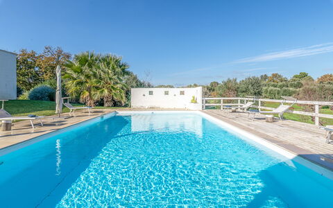 Masseriola Di Puglia: Water, Plant, Sky, Property, Swimming Pool, Blue, Nature, Azure, Building, Tree