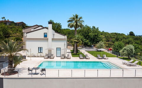 Villa Decoro - Mascali, Sicilia: Sky, Water, Plant, Property, Building, Swimming Pool, Azure, Tree, House, Rectangle