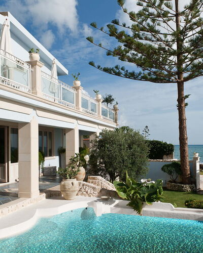 Villa Amena - Siracusa, Sicilia: Water, Cloud, Plant, Sky, Building, Azure, Swimming Pool, Tree, House, Leisure