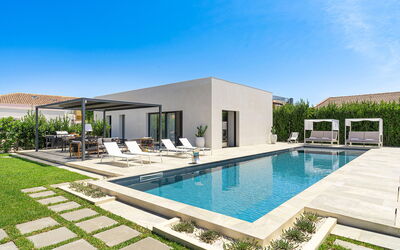 Villa Duetto - Siracusa, Sicilia: Plant, Sky, Water, Property, Azure, Swimming Pool, Shade, Architecture, Rectangle, Building