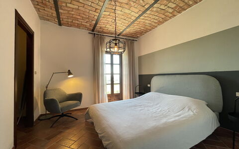 Casa 'il Nocciolo': Property, Furniture, Comfort, Building, Wood, Interior Design, Shade, Floor, Flooring, Bed Frame
