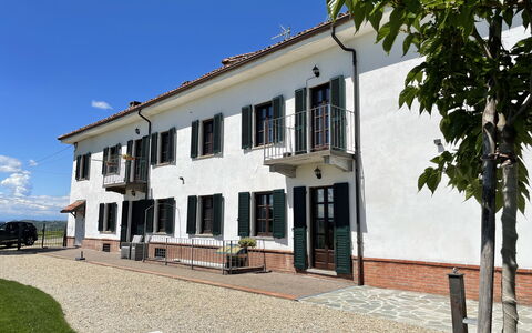 Casa 'il Nocciolo': Sky, Plant, Building, Property, Window, Door, House, Tree, Residential Area