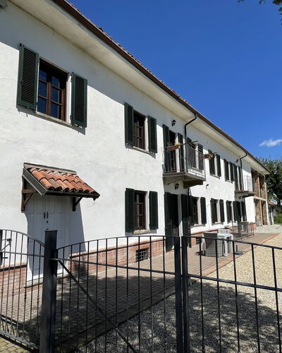 Casa 'il Nocciolo': Sky, Property, Window, Plant, Building, Cloud, Architecture, Fence, Door, House