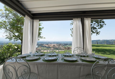 Luxury Villa Con Spa e Panorama a 40 Min Da Roma: Building, Sky, Plant, Daytime, Property, Table, Tableware, Shade, Textile, Chair