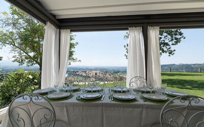 Luxury Villa Con Spa e Panorama a 40 Min Da Roma: Building, Sky, Plant, Daytime, Property, Table, Tableware, Shade, Textile, Chair