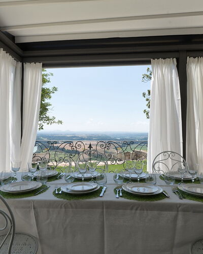 Luxury Villa Con Spa e Panorama a 40 Min Da Roma: Building, Sky, Plant, Daytime, Property, Table, Tableware, Shade, Textile, Chair
