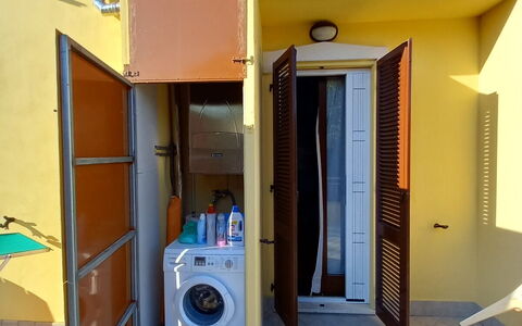 Casale Al Mare: Washing Machine, Building, Clothes Dryer, Laundry Room, Door, Shade, Wood, Wall, Real Estate, House