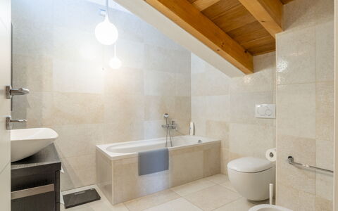 Casa del Marchese, Pool, Wifi, Castell' Arquato: Plumbing Fixture, Property, Bathtub, Tap, Bathroom, Building, Wood, Lighting, Interior Design, Architecture
