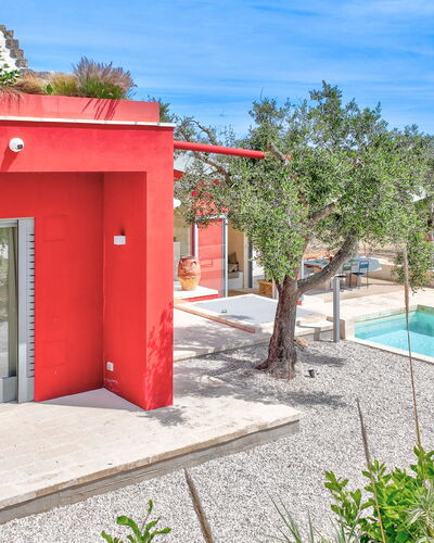 Lamia del Grano: Plant, Sky, Property, Water, Swimming Pool, Building, Architecture, Tree, Shade, Wall