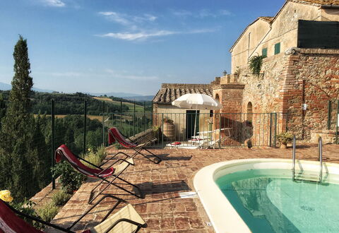 Casa Le Crete: Sky, Water, Property, Building, Cloud, Window, Plant, Swimming Pool, Leisure, Tree