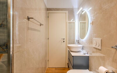 Accommodation:&nbsp;Garda Sapphire 101.1