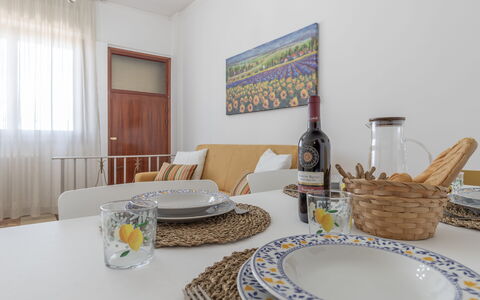 Casa Rivamare: Table, Tableware, Furniture, Property, Dishware, Tablecloth, Textile, Interior Design, Wood, Plate