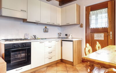 Appartamento in Centro Paese Ronco 5: Cabinetry, Countertop, Furniture, Sink, Building, Kitchen, Kitchen Sink, Wood, Kitchen Stove, Drawer