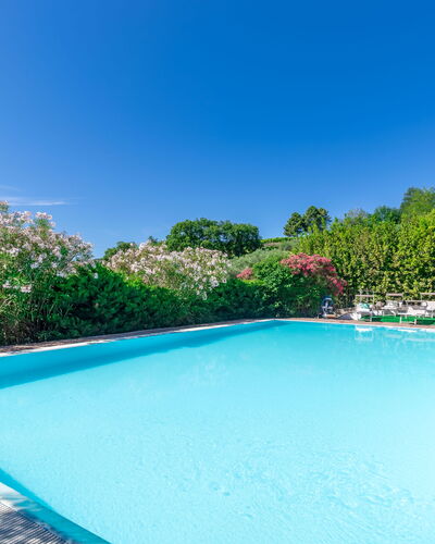 Villa La Pagliarina: Water, Sky, Plant, Property, Swimming Pool, Green, Blue, Azure, Rectangle, Shade