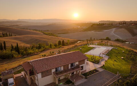 Villa Campana: Land Lot, Estate, Cottage, Farmhouse, Villa, Mansion, Balcony, Farm