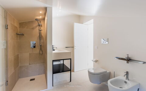 Villa Demar: Plumbing Fixture, Tap, Sink, Bathroom, Bathroom Sink, Interior Design, Shower Head, Shower, Building