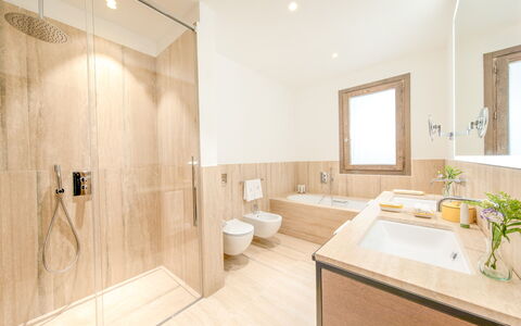 Villa Smeraldo - Sea Front | By Rocco Forte Villas: Plumbing Fixture, Tap, Property, Sink, Plant, Bathtub, Building, Wood, Mirror