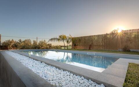 Eremita Villa Sicily: Sky, Water, Water Resources, Property, Plant, Light, Architecture, Body Of Water, Grass, Wall