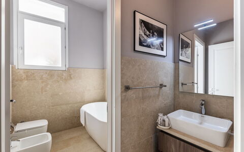 Terrazza Di Erika: Property, Photograph, Mirror, Plumbing Fixture, Tap, Sink, White, Bathroom, Picture Frame